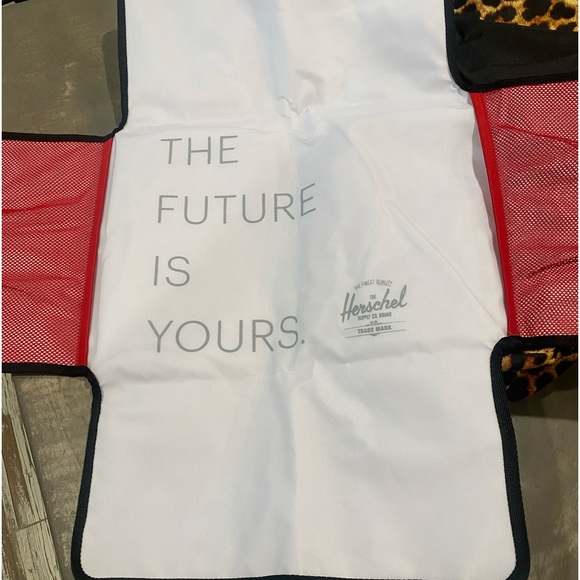 HERSCHEL leopard print diaper backpack with LOTS of pockets and changing pad👶🏻 - Picture 10 of 15